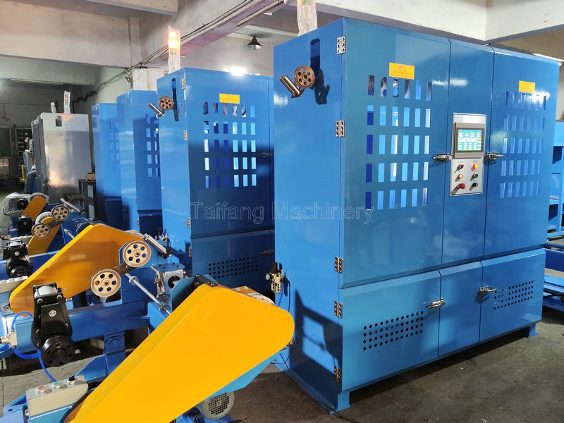 Vertical wrapping machine