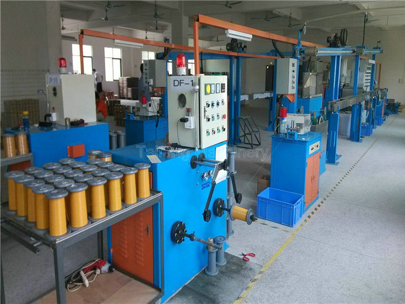 Three layer insulated wire extruder